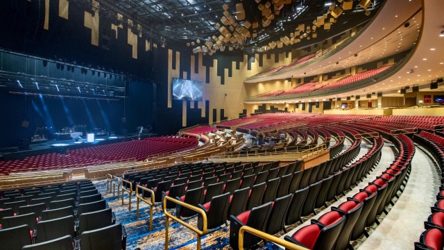 The Hollywood Hard Rock Live performance hall designed by Scéno Plus has a capacity of 6,600 seats.